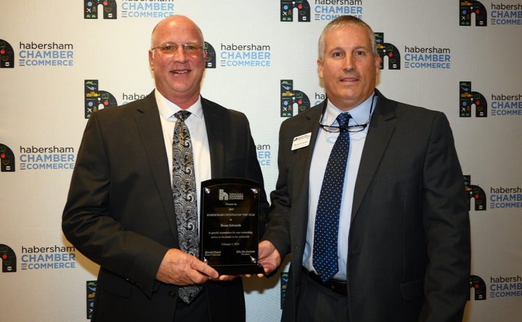 Habersham Countian of the Year for 2022 Brent Edwards (left) is presented his award by Habersham EMC President Bryan Ferguson at Thursday’s Chamber of Commerce dinner. ZACH TAYLOR/Special