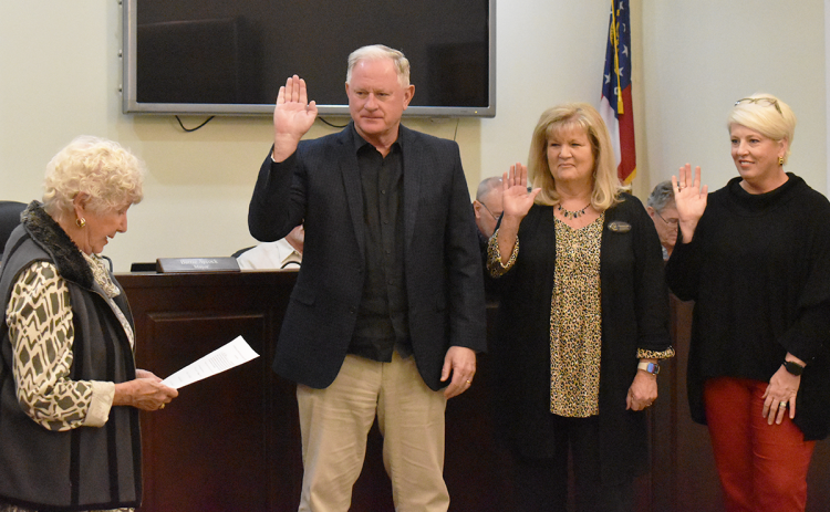 Mayor Barrie Aycock swears in Don Nix, Claudia Lyle and Ivy Hall into the Downtown Development Authority.  EMMA MARTI/Staff