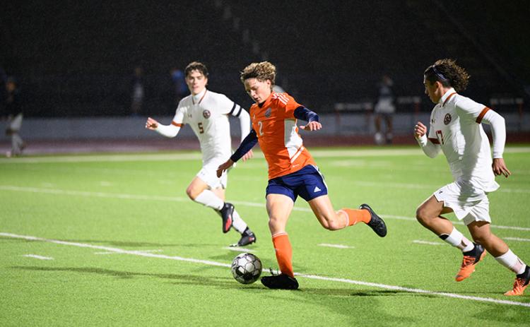 Habersham Central’s Owen Wallace looks to split the defense during a match last season. Wallace and the Raiders hope to make a move up the table this season with an experienced squad. FILE