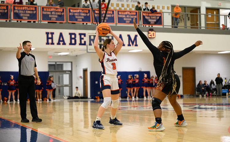 Habersham Central’s Makenzie Gosnell looks for a pass to the lane in the home matchup Tuesday night. ZACH TAYLOR/Special
