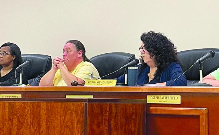 Baldwin Councilwoman Alice Venter verbalizes her frustrations while Mayor Stephanie Almagno looks on at Tuesday’s meeting. JULIANNE AKERS/Staff